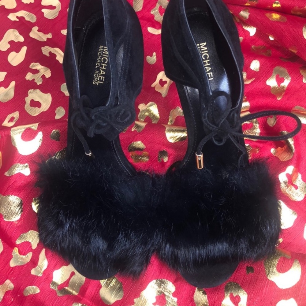 Brand New, real fur rabbit and the back suede. Size 8.5